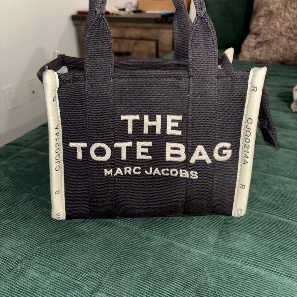 Marc Jacobs Black and White Tote Bag with Textured Canvas